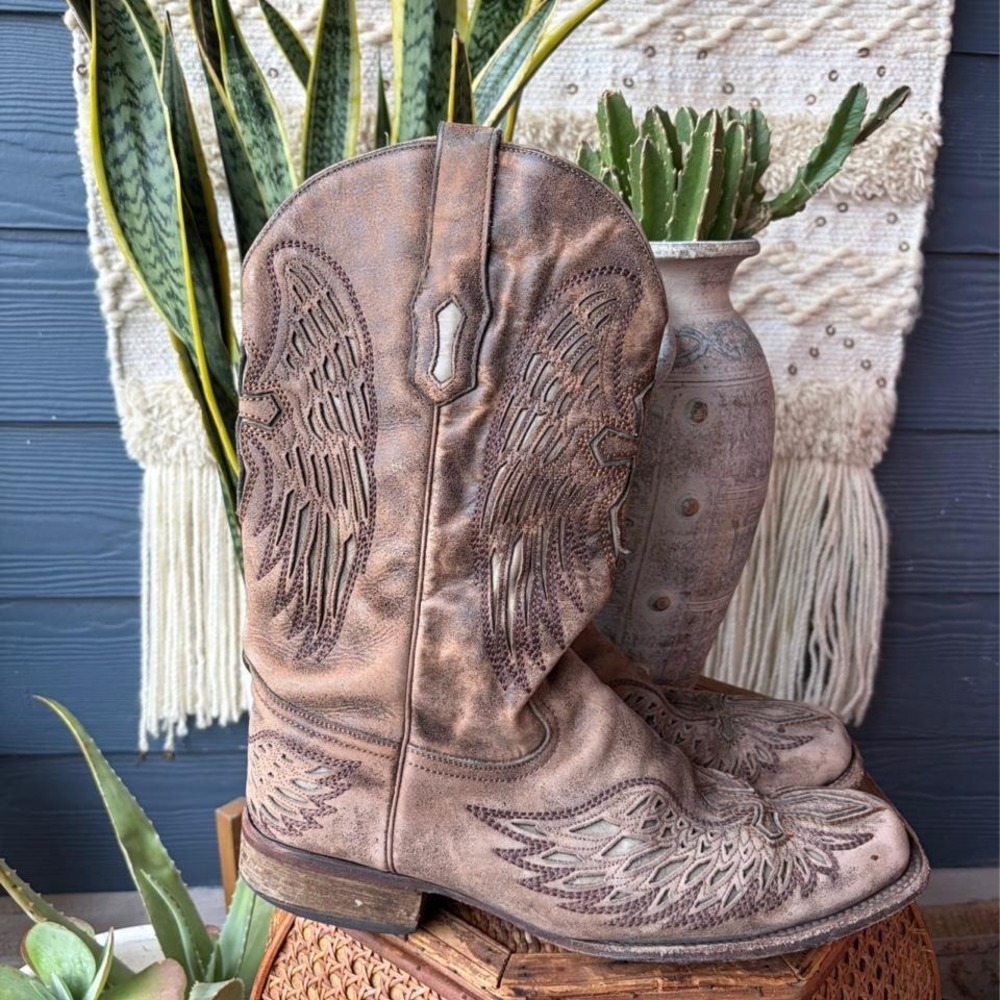 Corral Vintage Angel Wings and Cross Distressed Leather Cowboy Boots 12